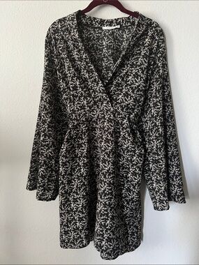 LUSH Floral Mini Dress Bell Sleeve V-Neck Tie Back Black Cream White Size M